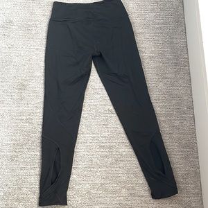 VS workout leggings with keyhole, used but very good condition